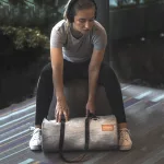 Kompaktna vodoodporna torba za šport in potovanja – Zulupack® Yoggy 16L IP65 siva/camel