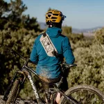 Siva vodotesna torbica za pas 0,5 L – IP67, kompaktna in trpežna, za plažo, pohodništvo in kolesarjenje – Zulupack® Froggy