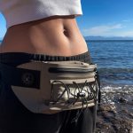 Siva vodotesna torbica za pas 0,5 L – IP67, kompaktna in trpežna, za plažo, pohodništvo in kolesarjenje – Zulupack® Froggy